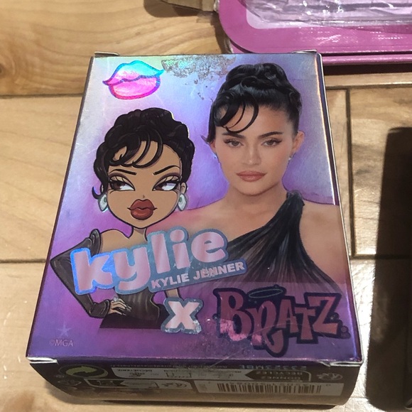 Bratz Kylie Doll Accessory Set - Picture 2 of 4